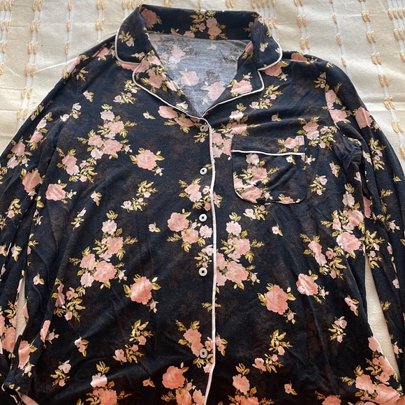 2 Piece Silky Soft Victoria Secret Pajama Set - Picture 6 of 10